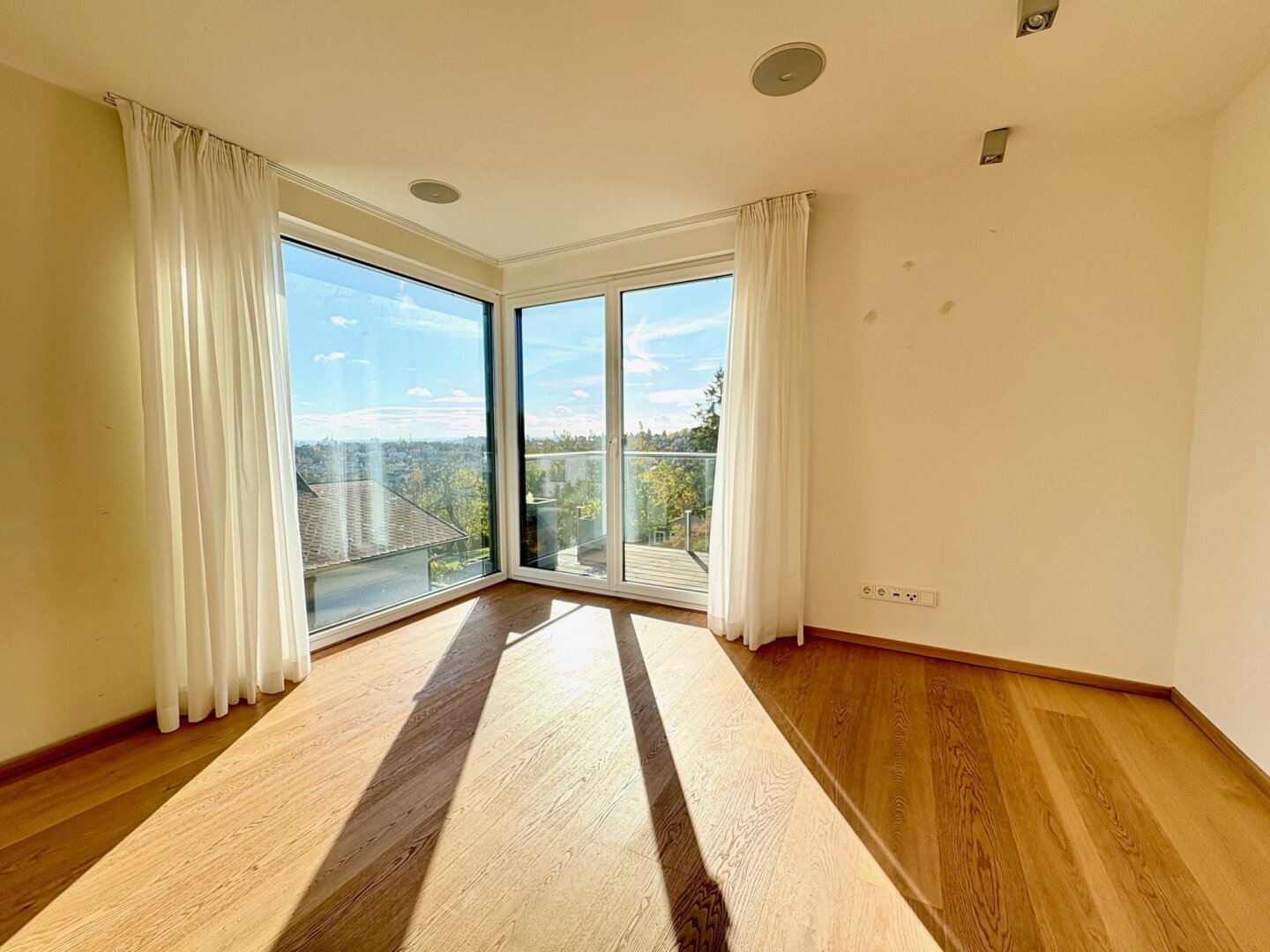 LUXUS-KLEINGARTENHAUS IM ALLEINEIGENTUM MIT WUNDERSCHÖNEM BLICK AM HACKENBERG