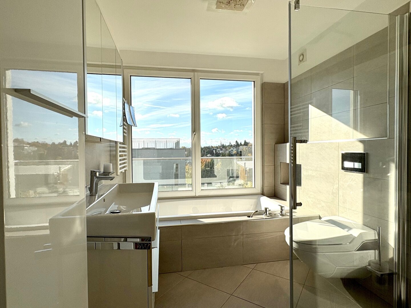 LUXUS-KLEINGARTENHAUS IM ALLEINEIGENTUM MIT WUNDERSCHÖNEM BLICK AM HACKENBERG