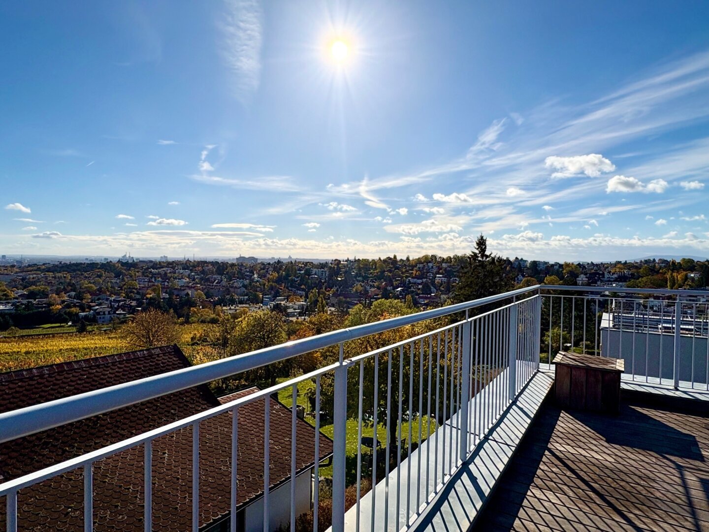 LUXUS-KLEINGARTENHAUS IM ALLEINEIGENTUM MIT WUNDERSCHÖNEM BLICK AM HACKENBERG