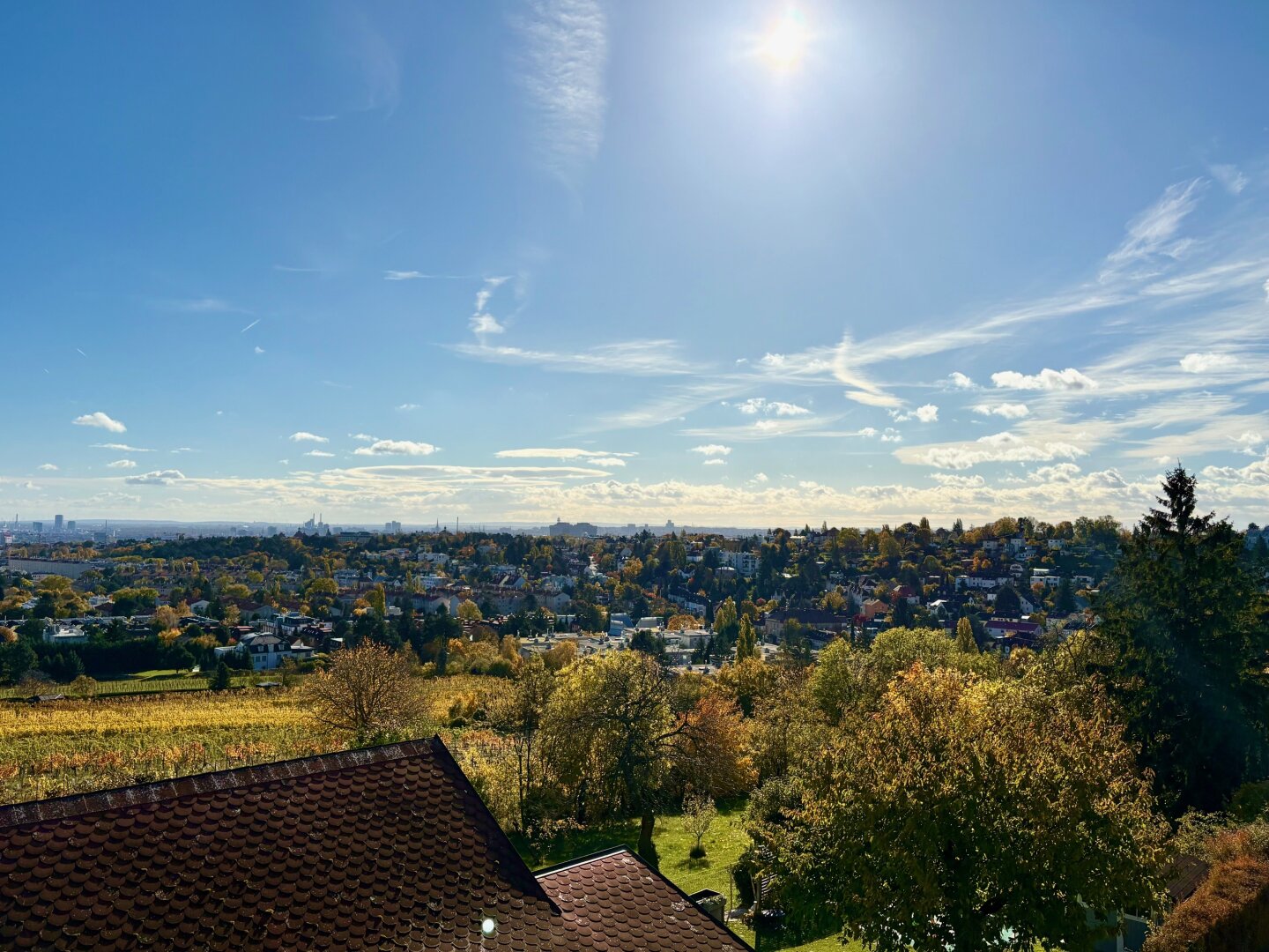 LUXUS-KLEINGARTENHAUS IM ALLEINEIGENTUM MIT WUNDERSCHÖNEM BLICK AM HACKENBERG