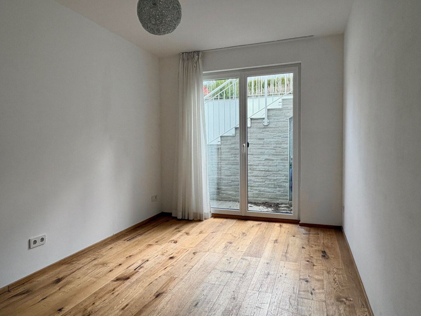 LUXUS-KLEINGARTENHAUS IM ALLEINEIGENTUM MIT WUNDERSCHÖNEM BLICK AM HACKENBERG