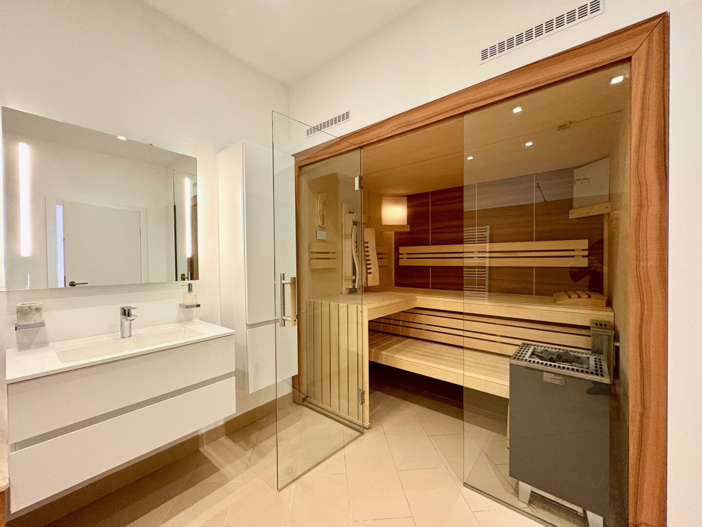 LUXUS-KLEINGARTENHAUS IM ALLEINEIGENTUM MIT WUNDERSCHÖNEM BLICK AM HACKENBERG