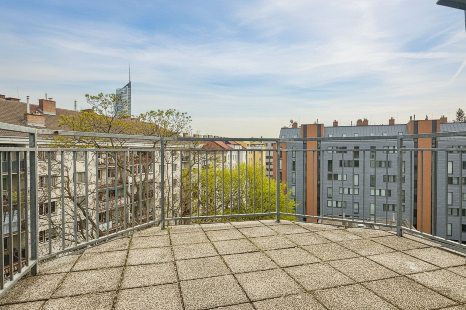 Super Raumaufteilung: 4 Zimmer DG-Wohnung mit Terrasse