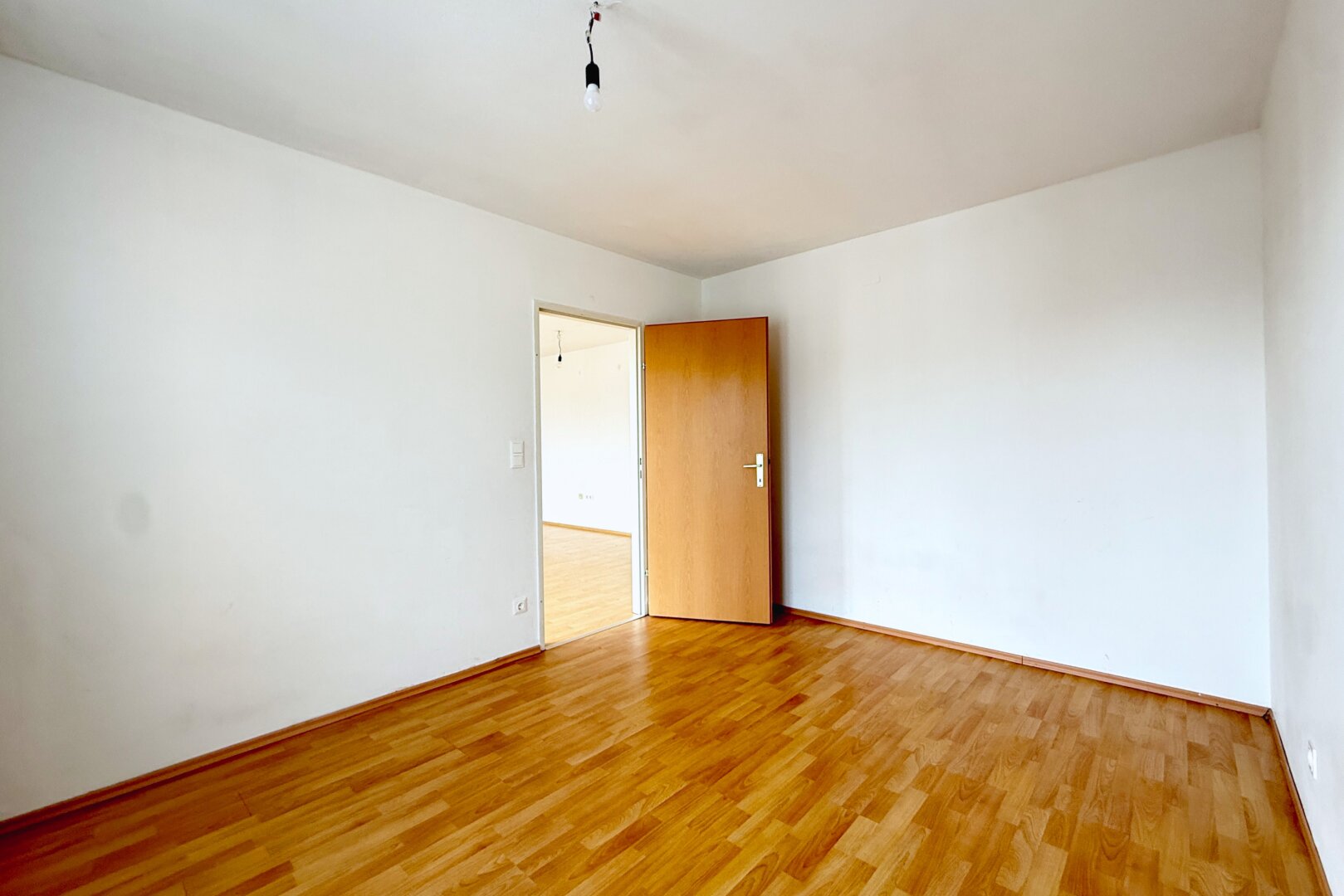 Super Raumaufteilung: 4 Zimmer DG-Wohnung mit Terrasse