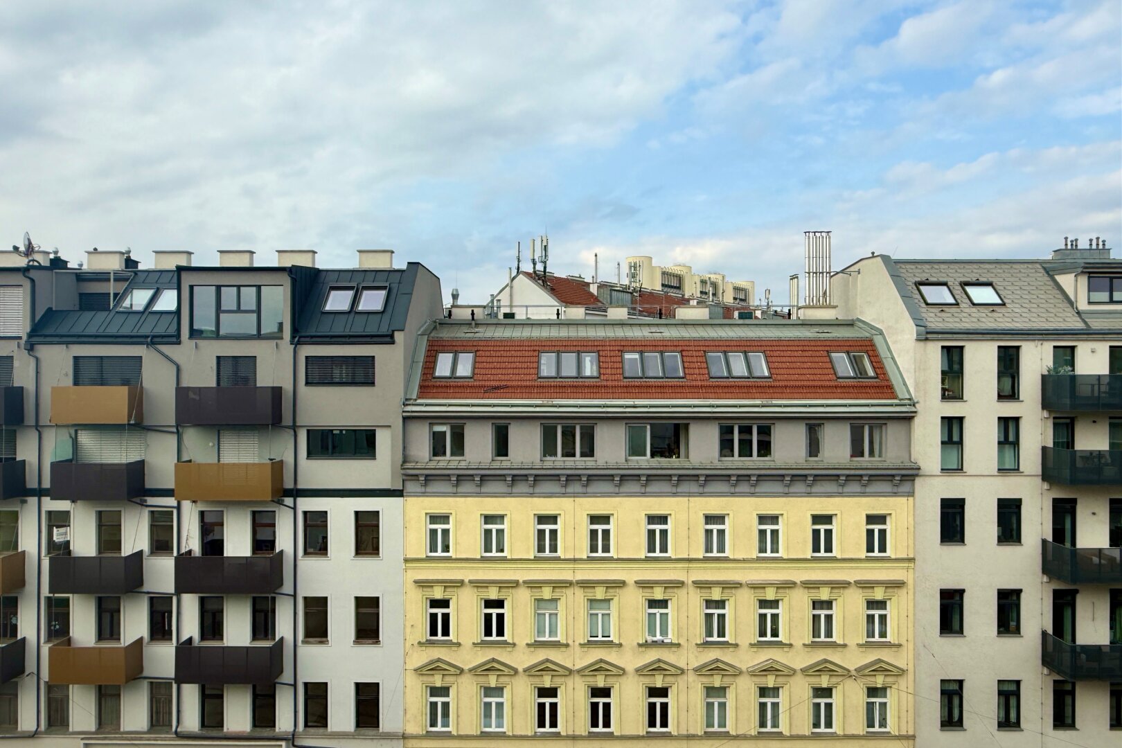Super Raumaufteilung: 4 Zimmer DG-Wohnung mit Terrasse