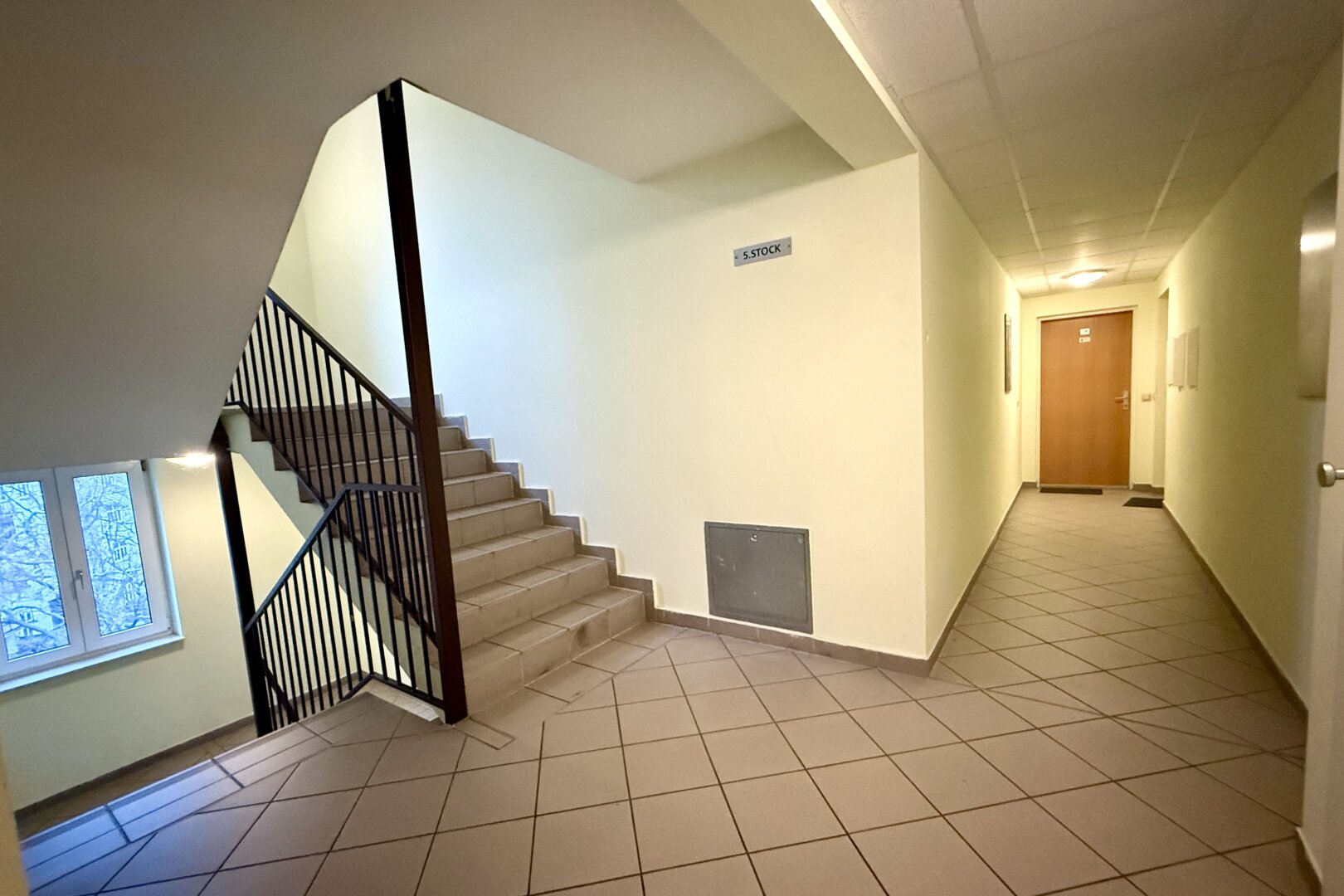 Super Raumaufteilung: 4 Zimmer DG-Wohnung mit Terrasse