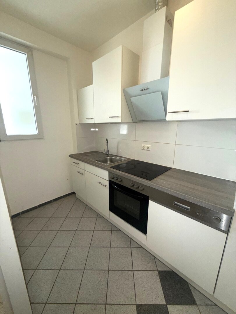 PREISGÜNSTIG NUR €  3.800 pro m² - 2 Zimmer Altbauwohnung nächst Mariahilfer Straße/Westbahnhof