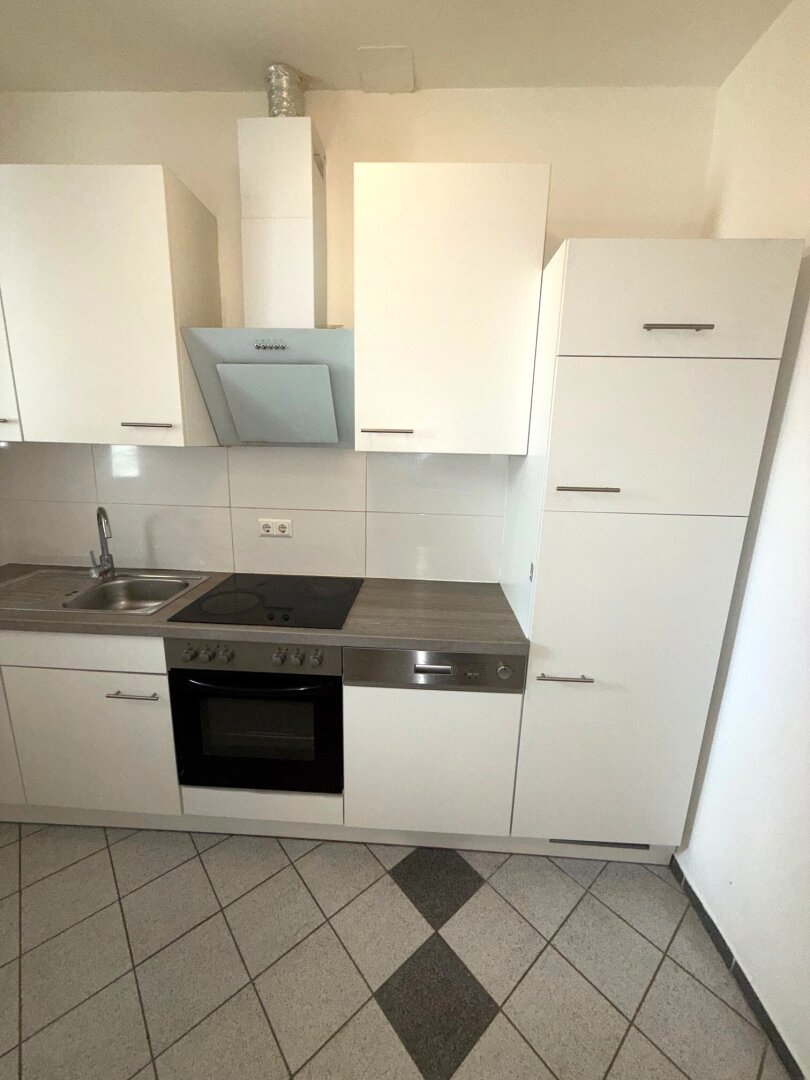 PREISGÜNSTIG NUR €  3.800 pro m² - 2 Zimmer Altbauwohnung nächst Mariahilfer Straße/Westbahnhof