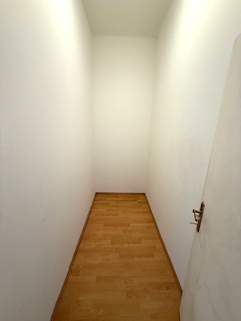 PREISGÜNSTIG NUR €  3.800 pro m² - 2 Zimmer Altbauwohnung nächst Mariahilfer Straße/Westbahnhof