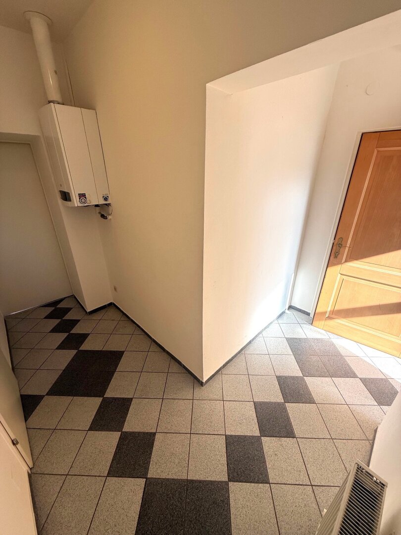 PREISGÜNSTIG NUR €  3.800 pro m² - 2 Zimmer Altbauwohnung nächst Mariahilfer Straße/Westbahnhof
