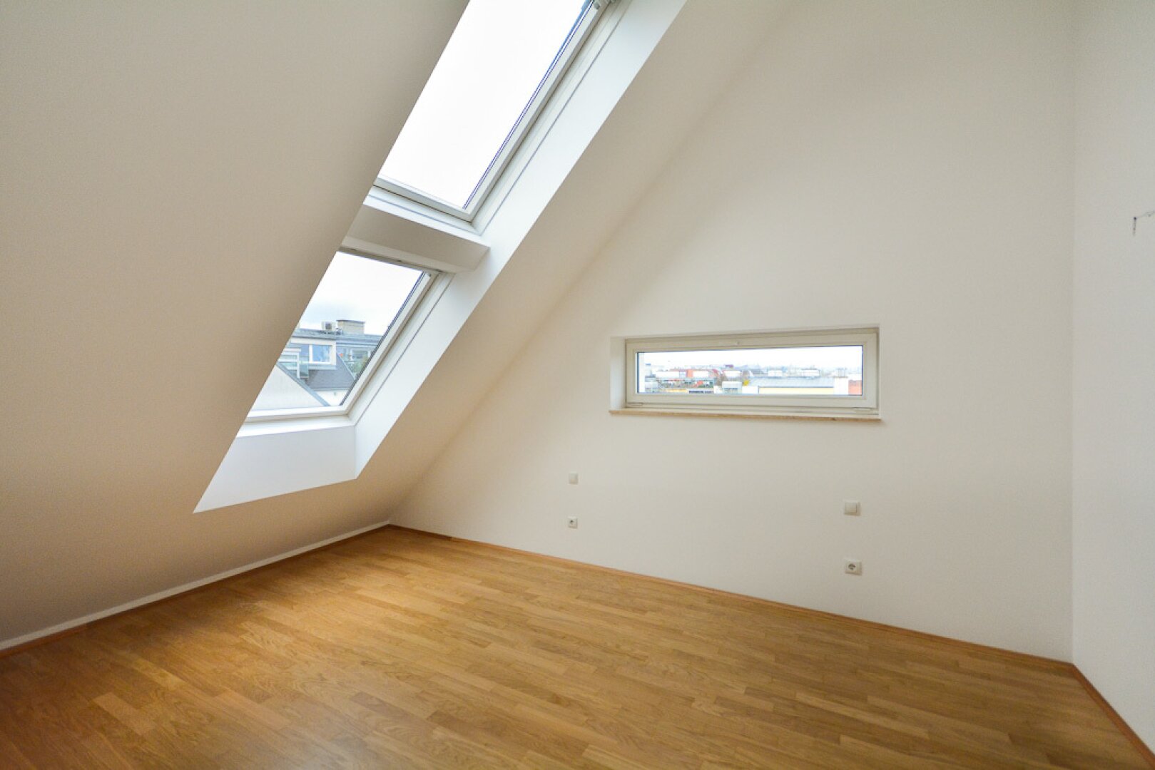 Rarität: Hochwertige 2 Zimmer Dachgeschoßwohnung mit Terrasse in Hofruhelage
