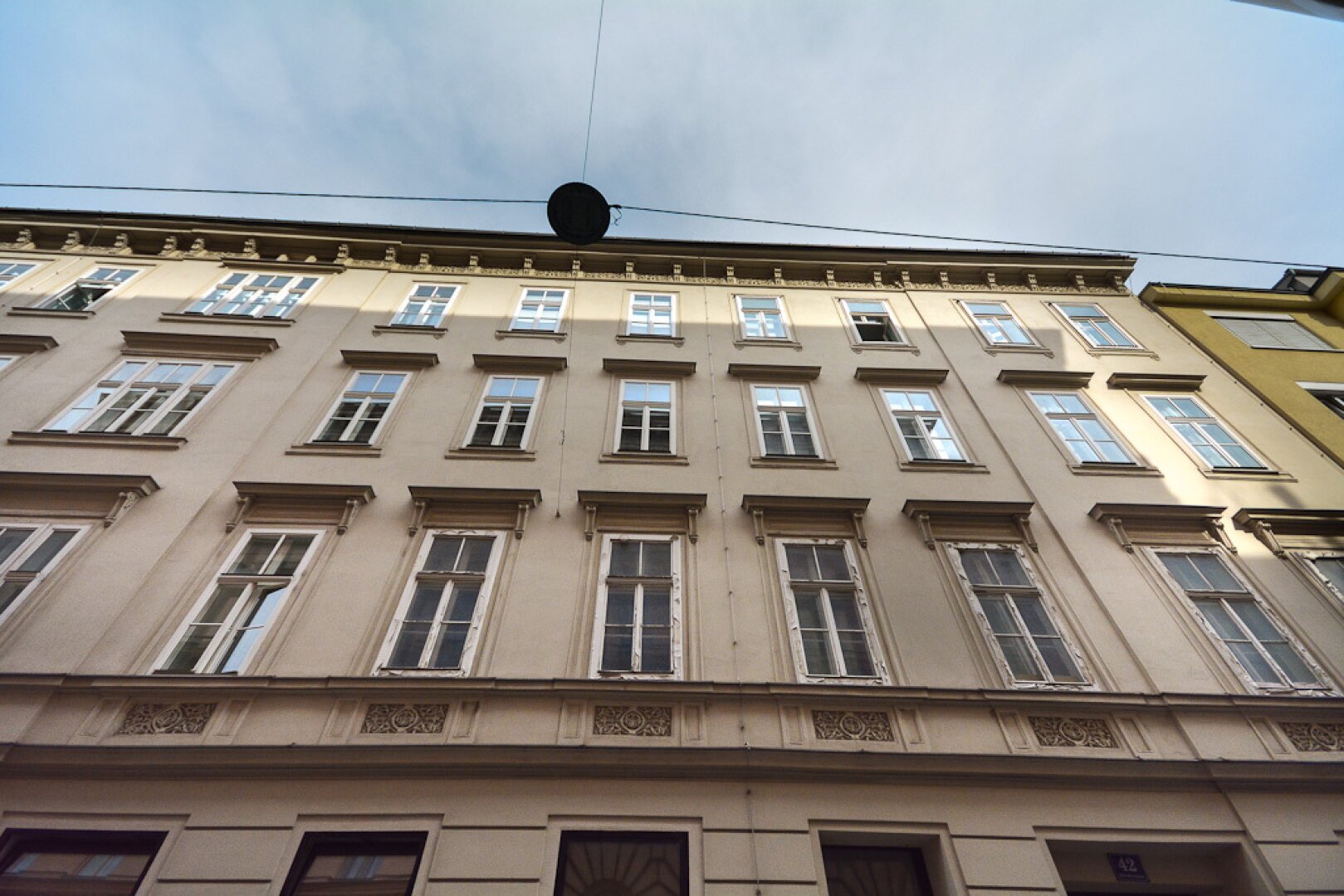 Rarität: Hochwertige 2 Zimmer Dachgeschoßwohnung mit Terrasse in Hofruhelage