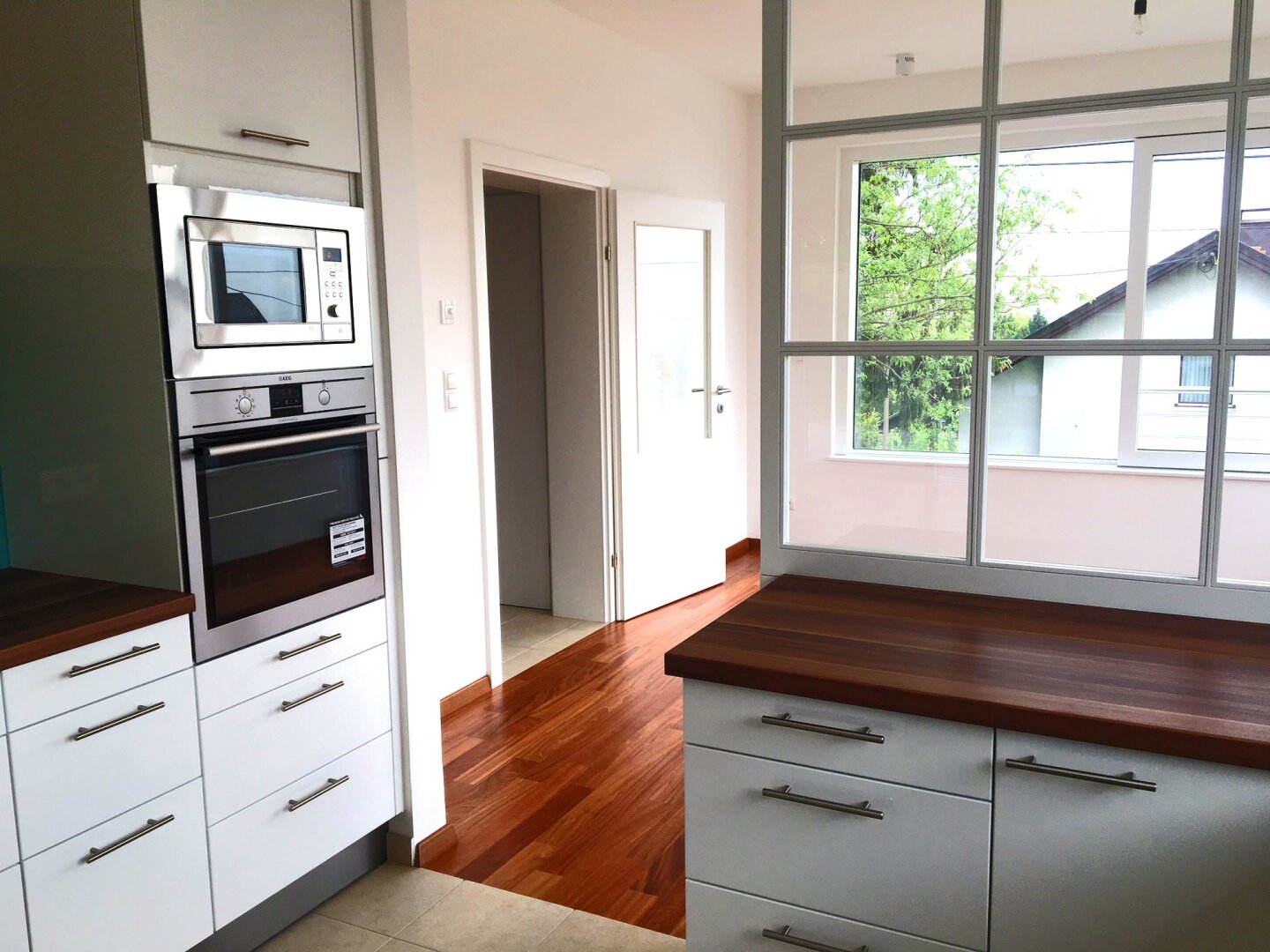 LICHTDURCHFLUTETES FREISTEHENDES HAUS AM HEUBERG MIT GARTEN UND FERNBLICK