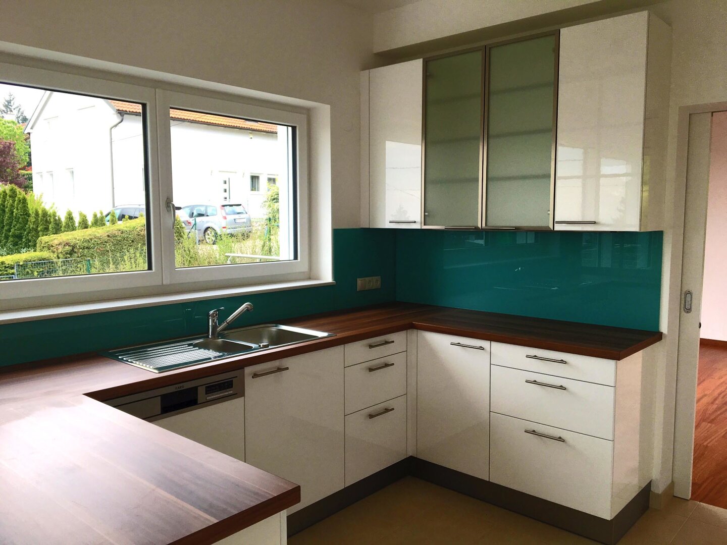 LICHTDURCHFLUTETES FREISTEHENDES HAUS AM HEUBERG MIT GARTEN UND FERNBLICK