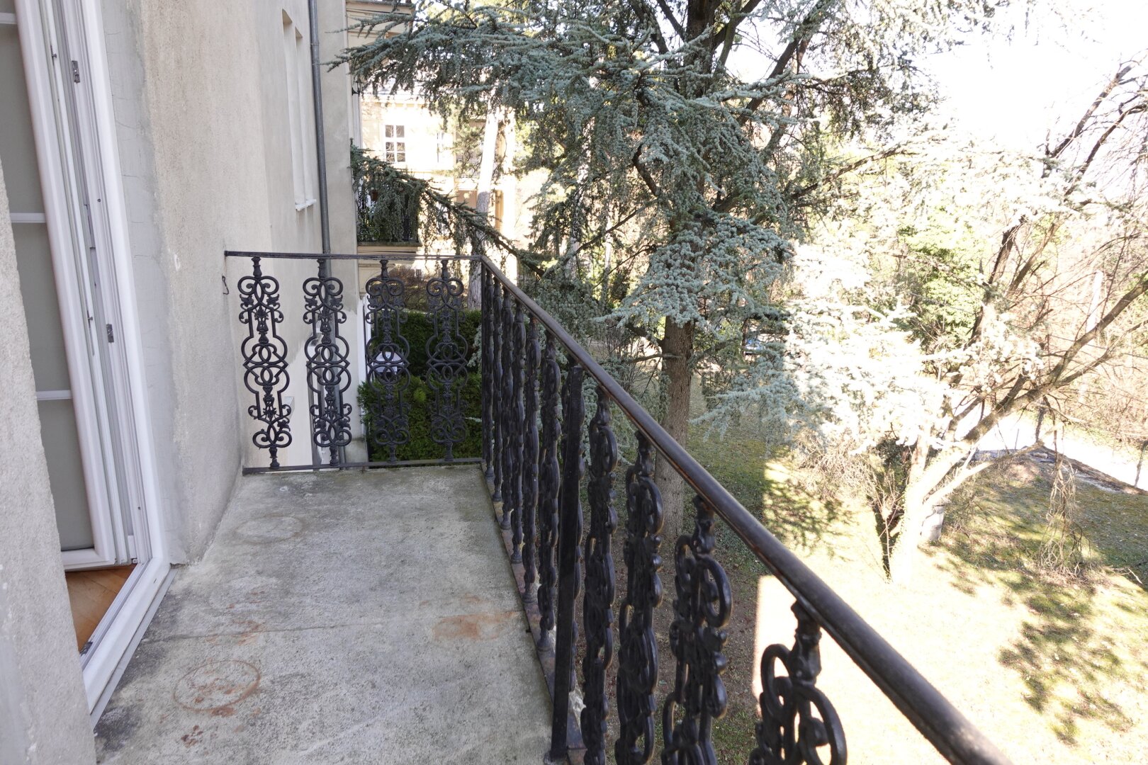 Wunderbare 3,5 Zimmer Balkon-Wohnung mit einzigartigem Altbauflair !!