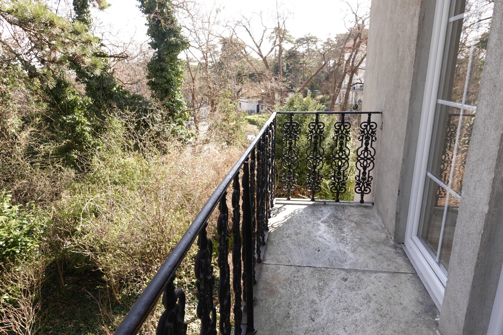 Wunderbare 3,5 Zimmer Balkon-Wohnung mit einzigartigem Altbauflair !!