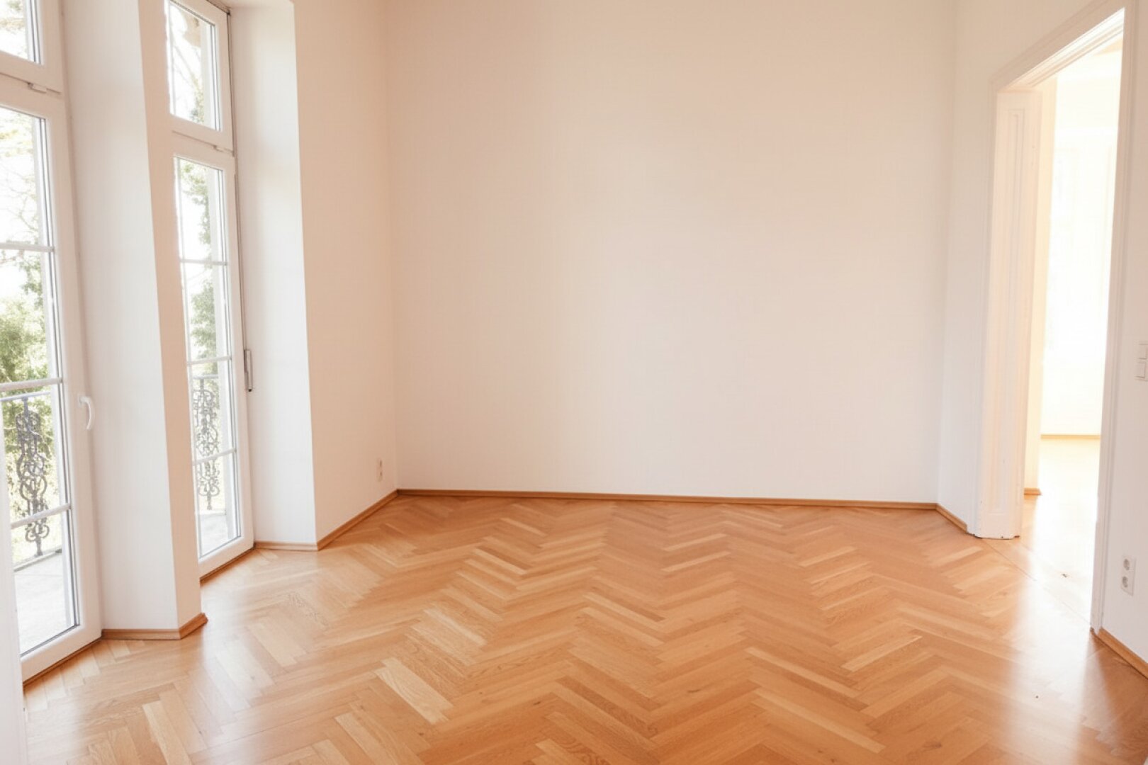 Wunderbare 3,5 Zimmer Balkon-Wohnung mit einzigartigem Altbauflair !!