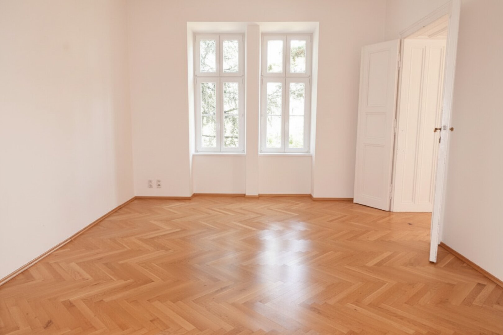 Wunderbare 3,5 Zimmer Balkon-Wohnung mit einzigartigem Altbauflair !!