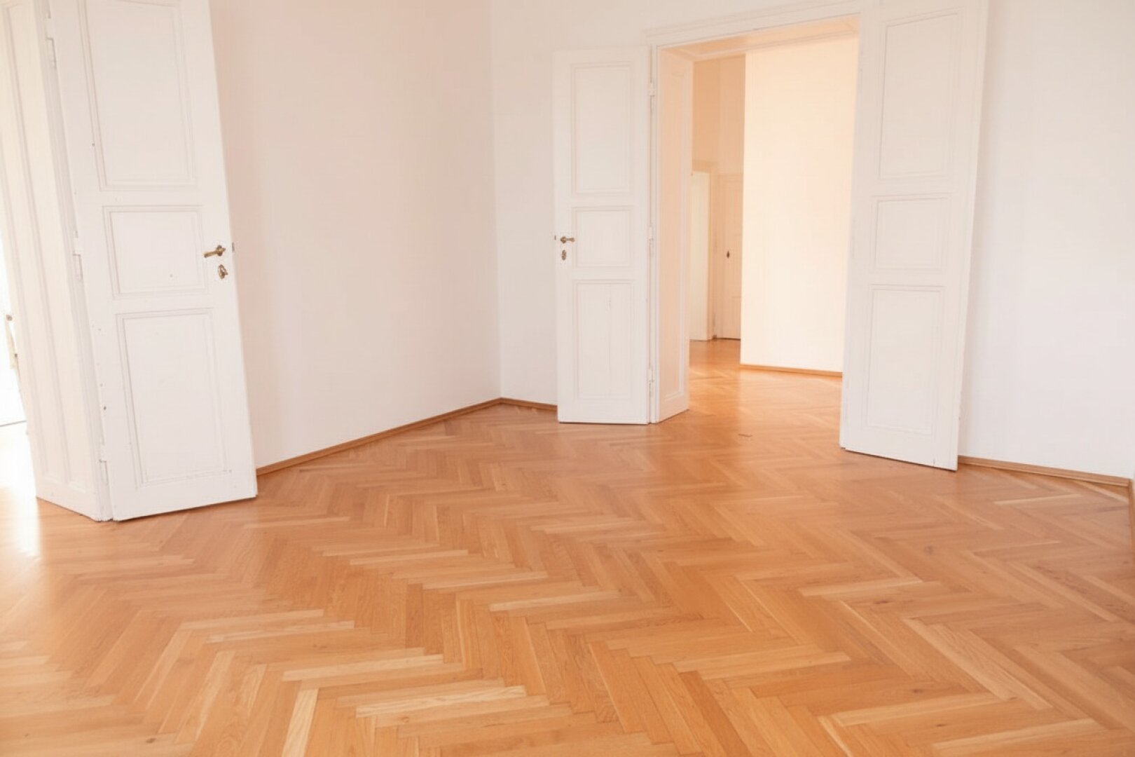 Wunderbare 3,5 Zimmer Balkon-Wohnung mit einzigartigem Altbauflair !!