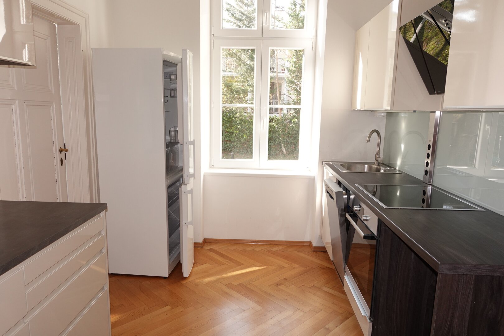 Wunderbare 3,5 Zimmer Balkon-Wohnung mit einzigartigem Altbauflair !!