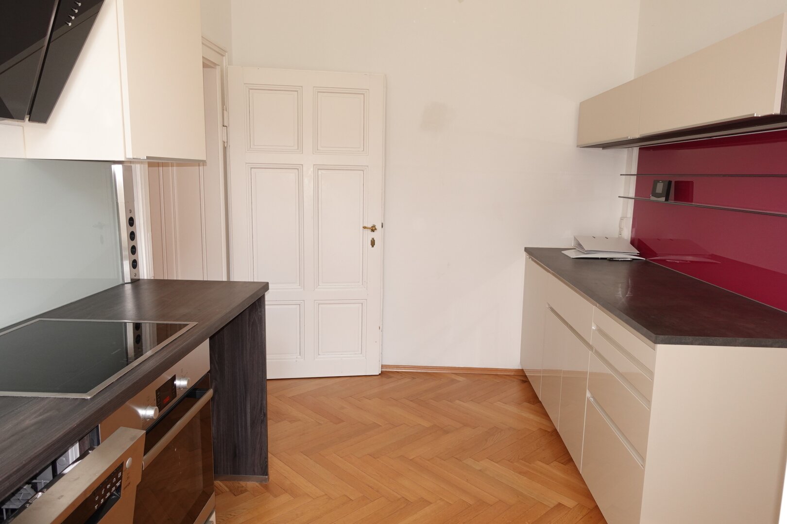 Wunderbare 3,5 Zimmer Balkon-Wohnung mit einzigartigem Altbauflair !!