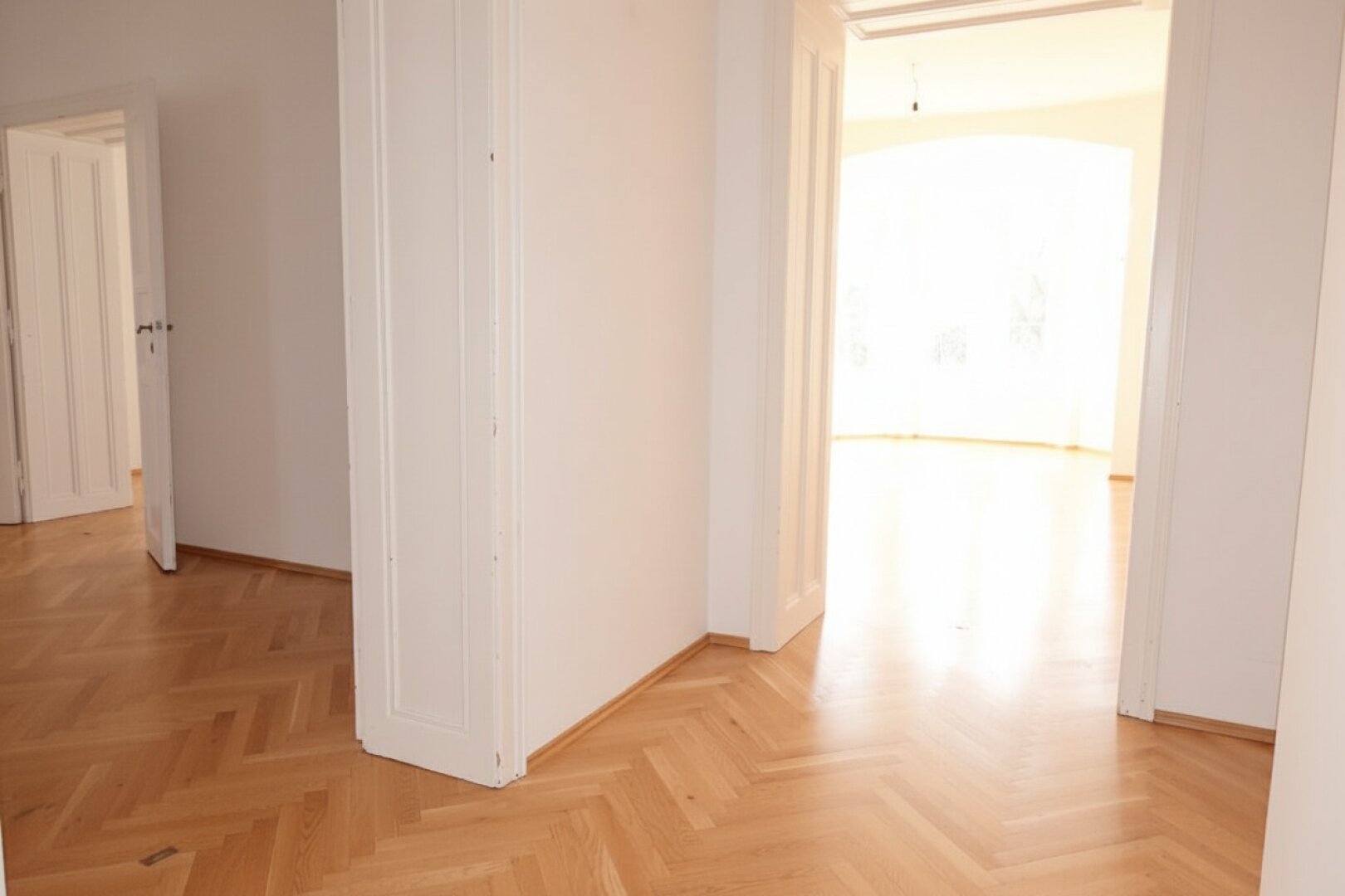 Wunderbare 3,5 Zimmer Balkon-Wohnung mit einzigartigem Altbauflair !!
