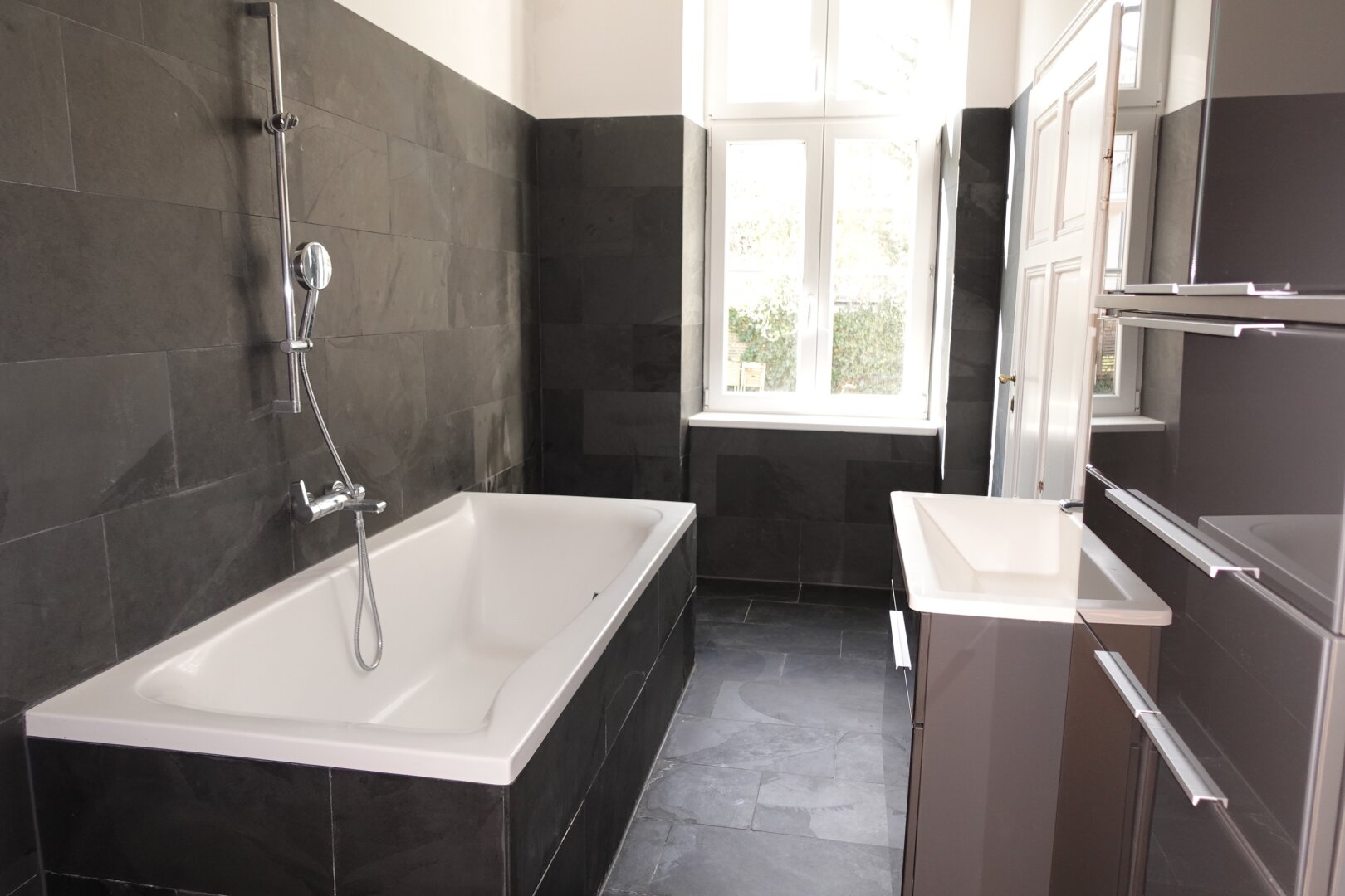 Wunderbare 3,5 Zimmer Balkon-Wohnung mit einzigartigem Altbauflair !!