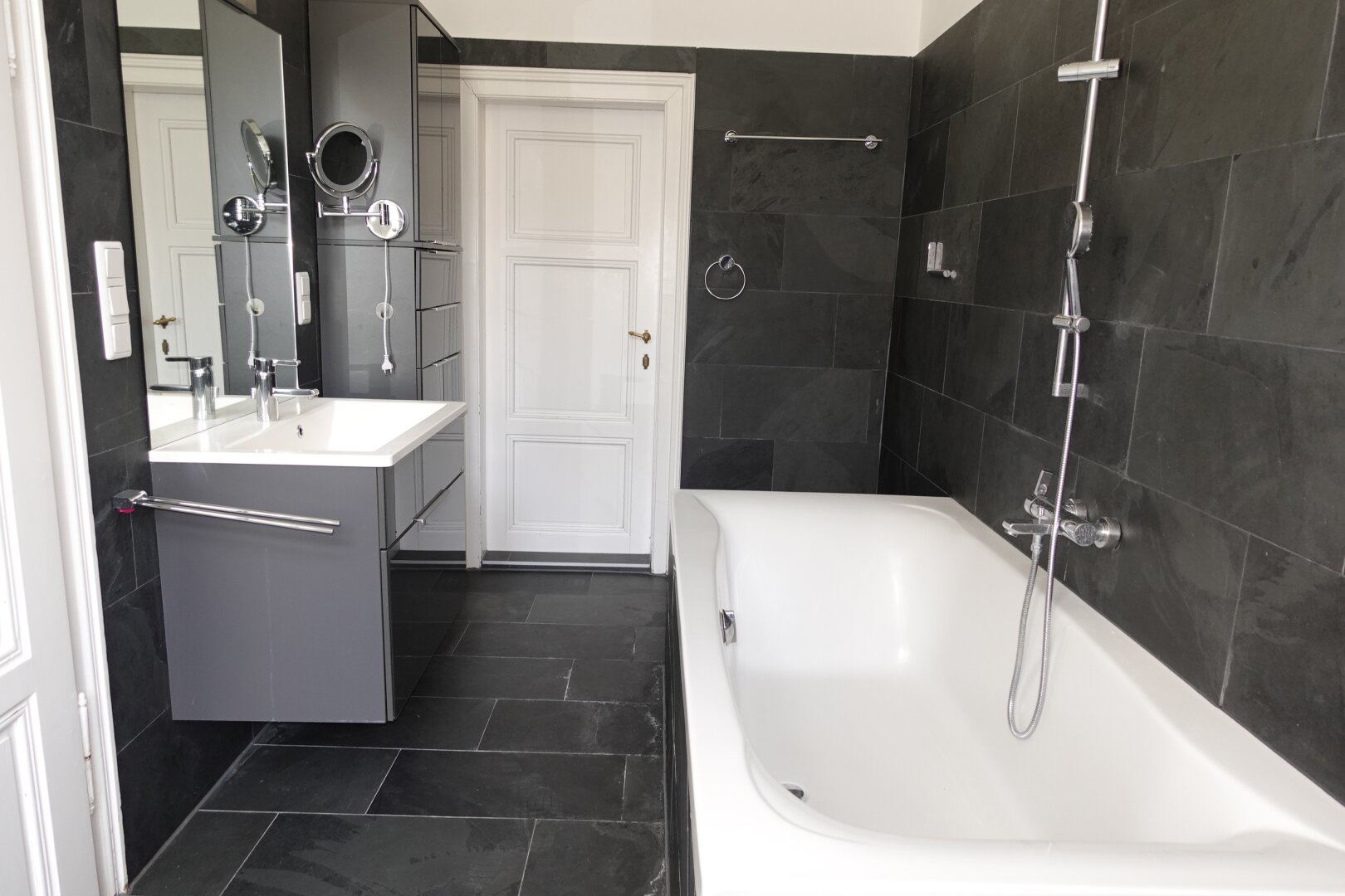 Wunderbare 3,5 Zimmer Balkon-Wohnung mit einzigartigem Altbauflair !!