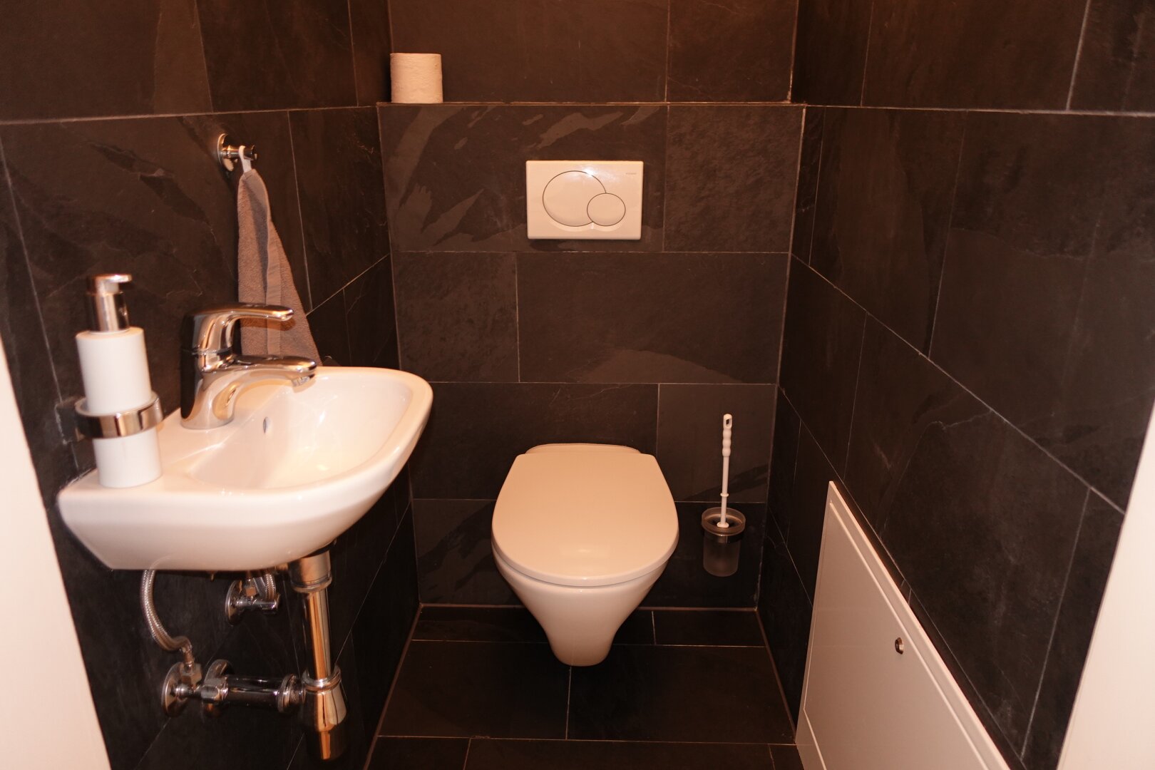 Wunderbare 3,5 Zimmer Balkon-Wohnung mit einzigartigem Altbauflair !!