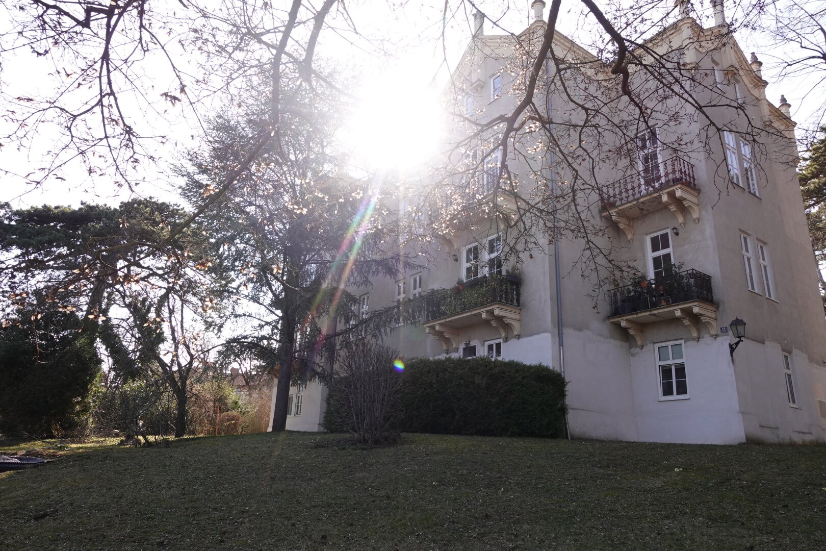 Wunderbare 3,5 Zimmer Balkon-Wohnung mit einzigartigem Altbauflair !!