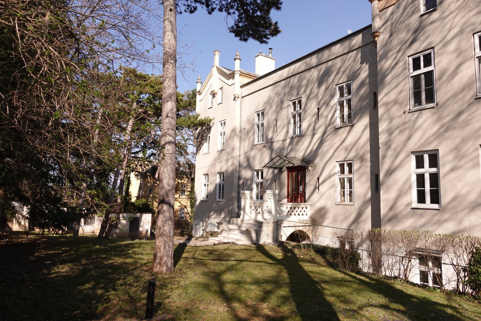 Wunderbare 3,5 Zimmer Balkon-Wohnung mit einzigartigem Altbauflair !!