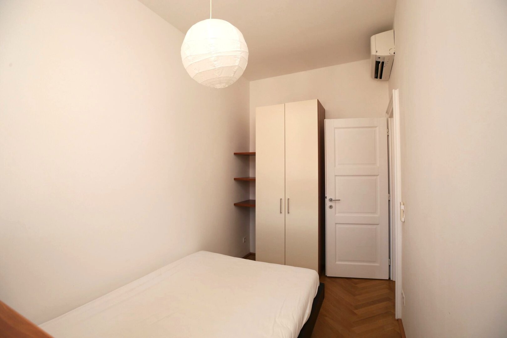 Hochwertigst sanierte und voll möblierte 2-Zimmer Altbauwohnung in der Alsegger Straße - Gersthof