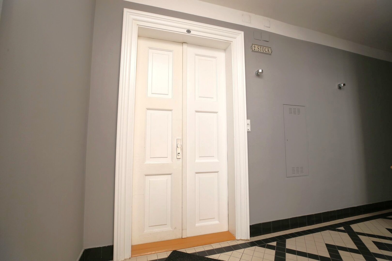 Hochwertigst sanierte und voll möblierte 2-Zimmer Altbauwohnung in der Alsegger Straße - Gersthof