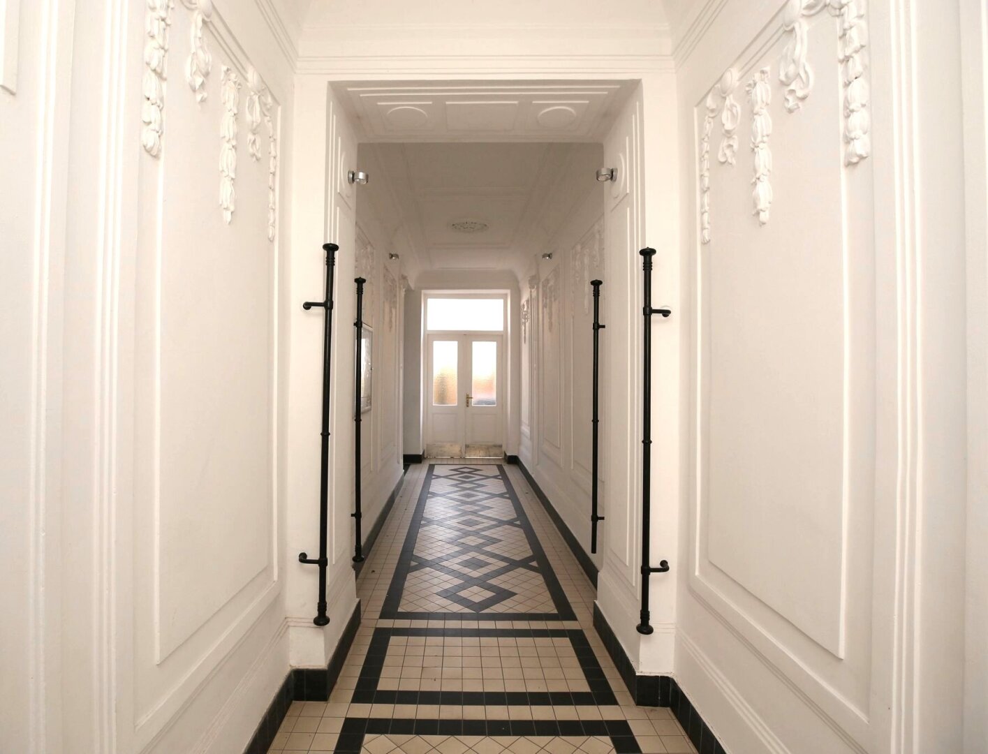 Hochwertigst sanierte und voll möblierte 2-Zimmer Altbauwohnung in der Alsegger Straße - Gersthof