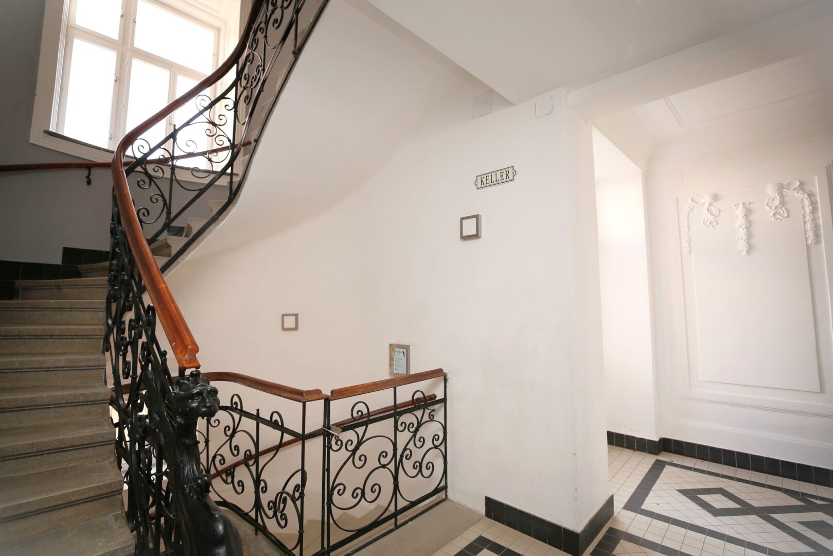 Hochwertigst sanierte und voll möblierte 2-Zimmer Altbauwohnung in der Alsegger Straße - Gersthof