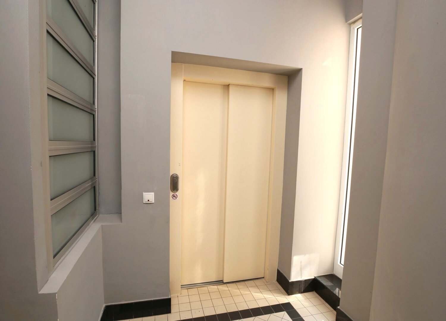 Hochwertigst sanierte und voll möblierte 2-Zimmer Altbauwohnung in der Alsegger Straße - Gersthof