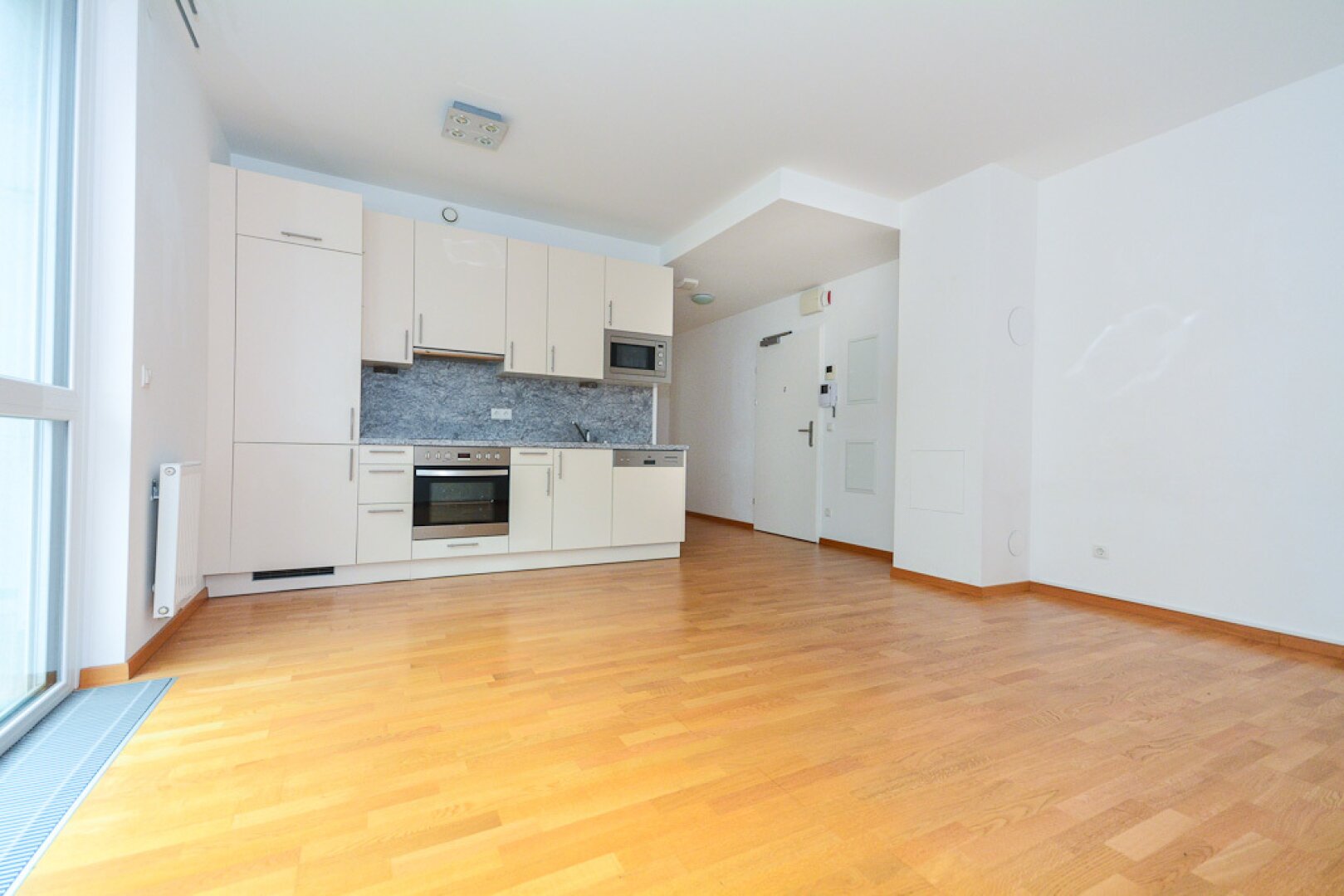 Moderne 2 Zimmer Single-und Pärchenwohnung