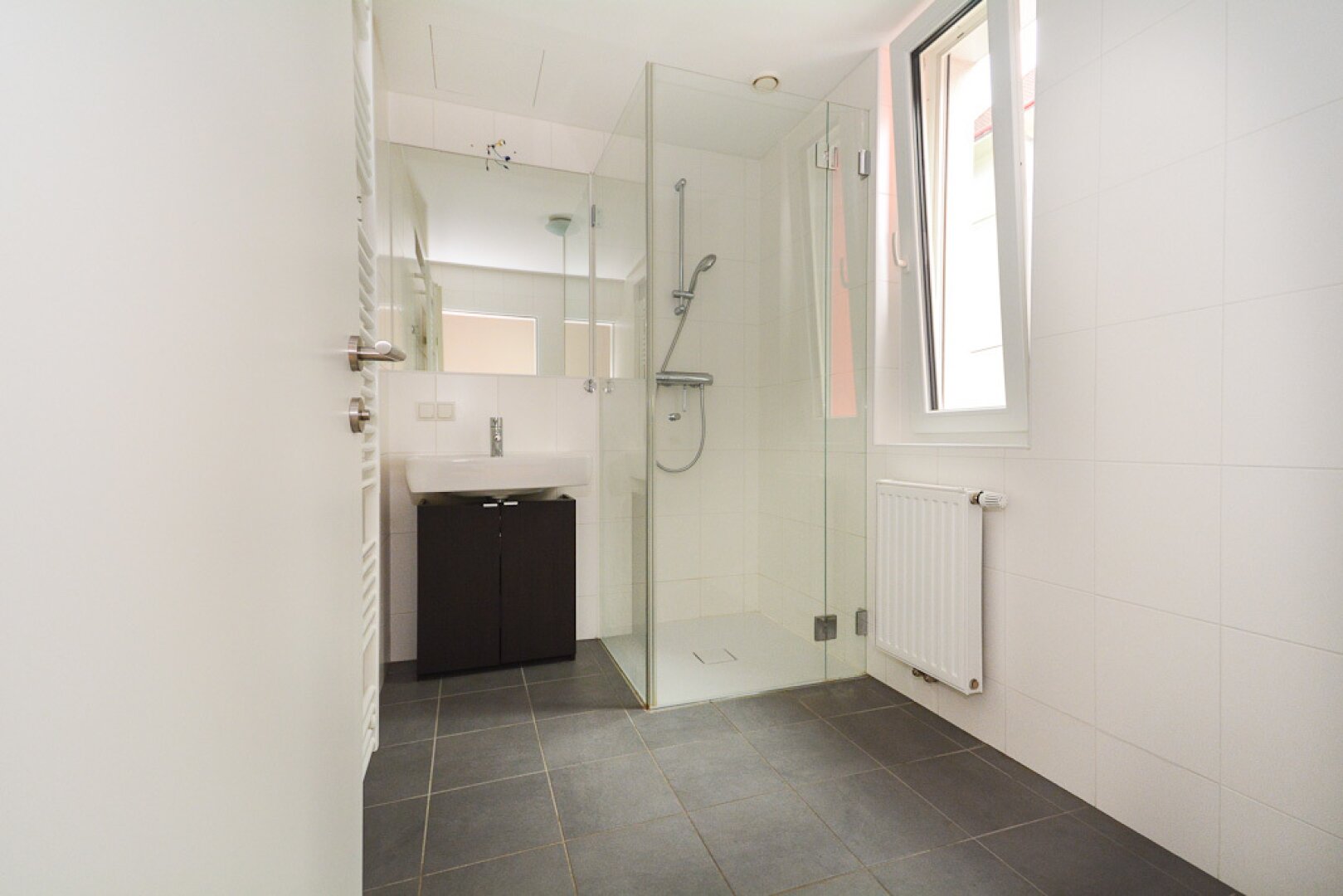 Moderne 2 Zimmer Single-und Pärchenwohnung