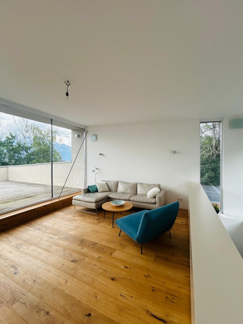 Architektonische Doppelhaushälfte in Rinn – Panoramablick auf die Nordkette