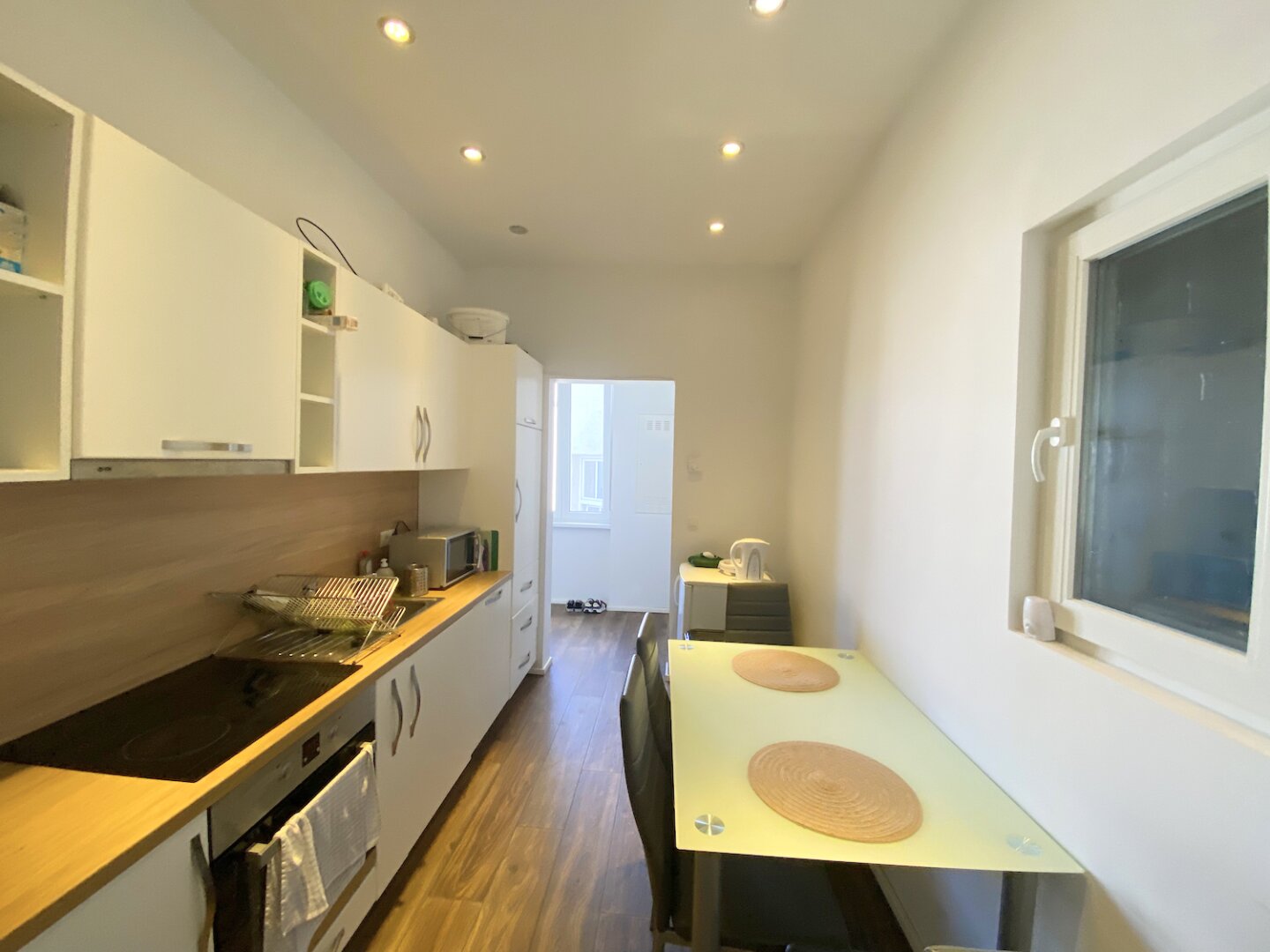 ATTRAKTIVE ANLAGE! 5 ZIMMER - STUDENTEN WG!