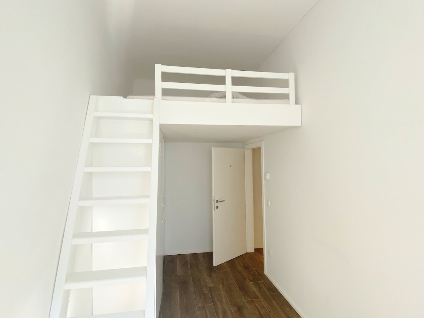 ATTRAKTIVE ANLAGE! 5 ZIMMER - STUDENTEN WG!