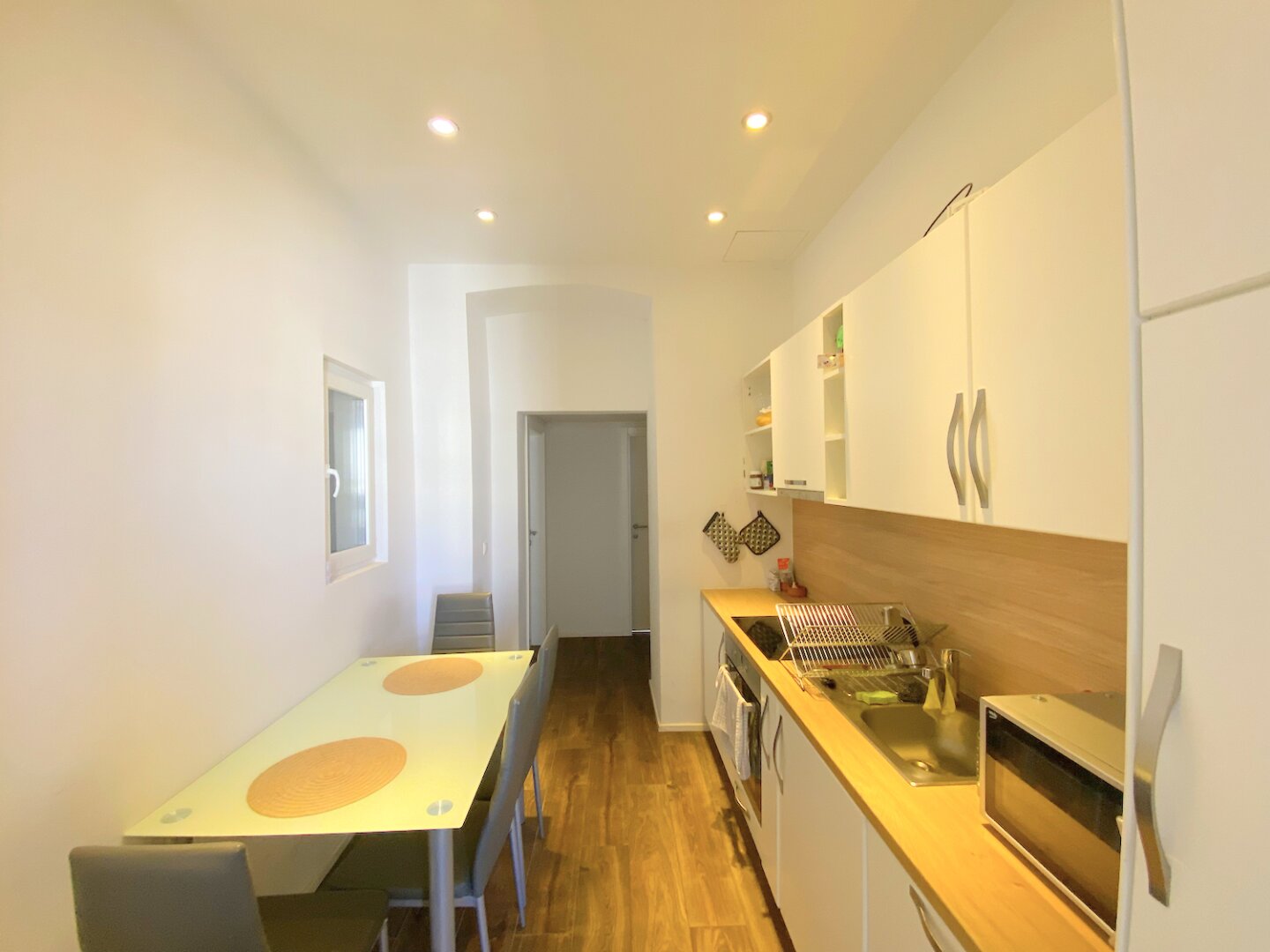 ATTRAKTIVE ANLAGE! 5 ZIMMER - STUDENTEN WG!