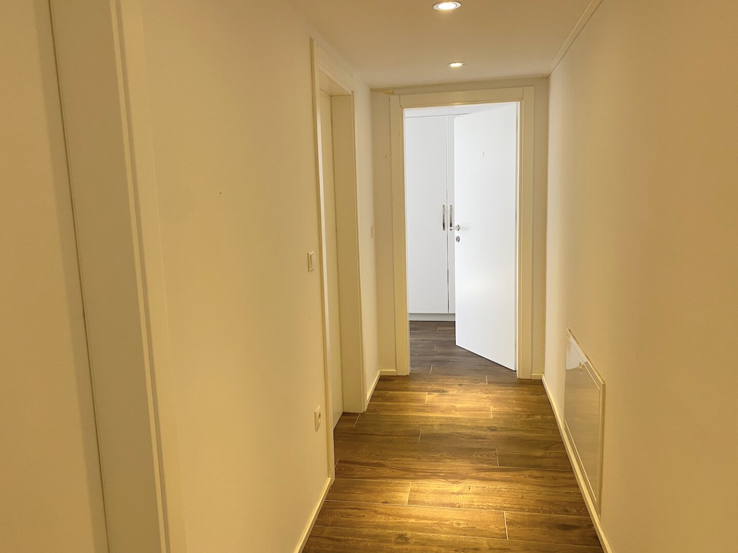 ATTRAKTIVE ANLAGE! 5 ZIMMER - STUDENTEN WG!