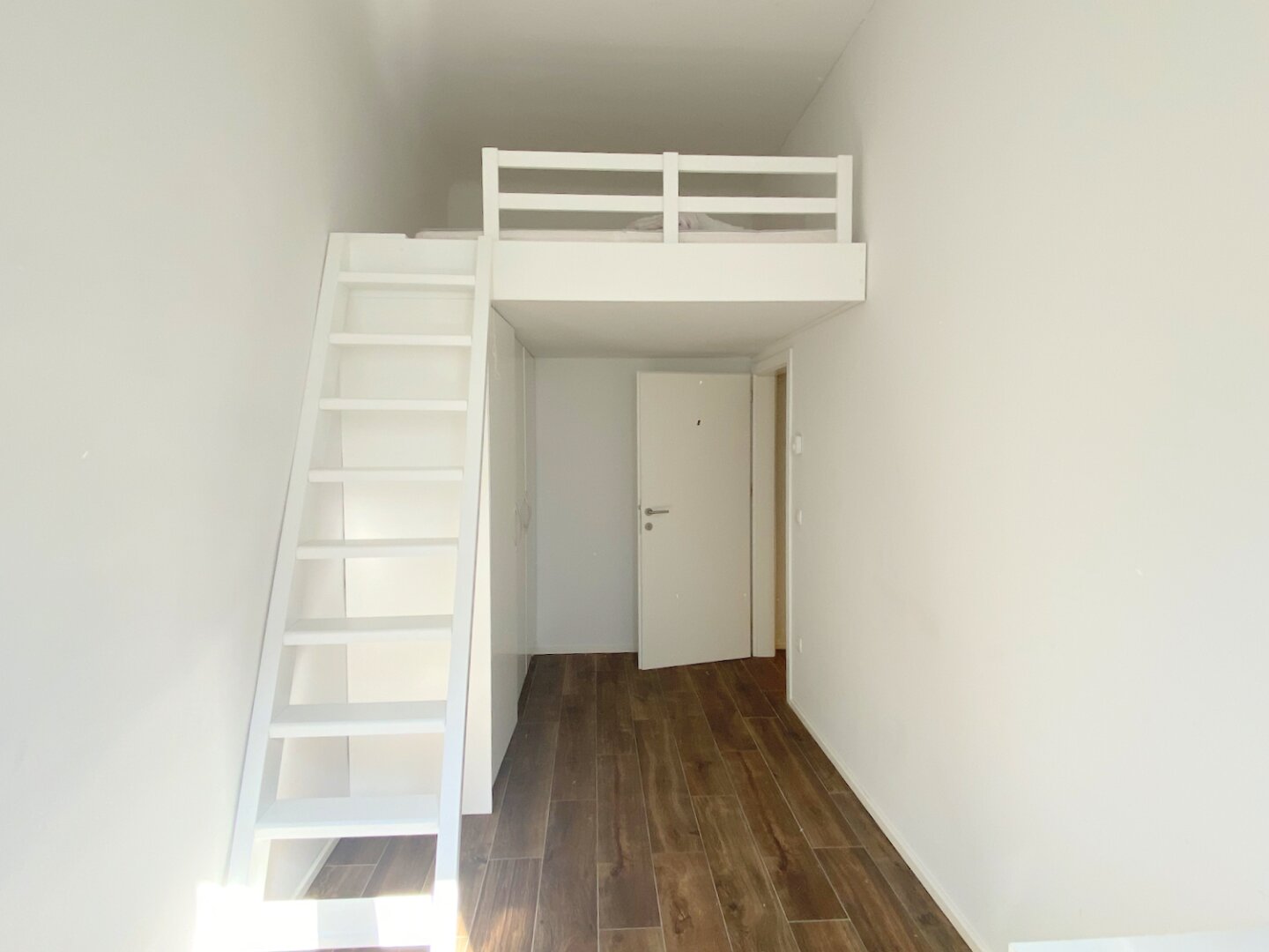 ATTRAKTIVE ANLAGE! 5 ZIMMER - STUDENTEN WG!