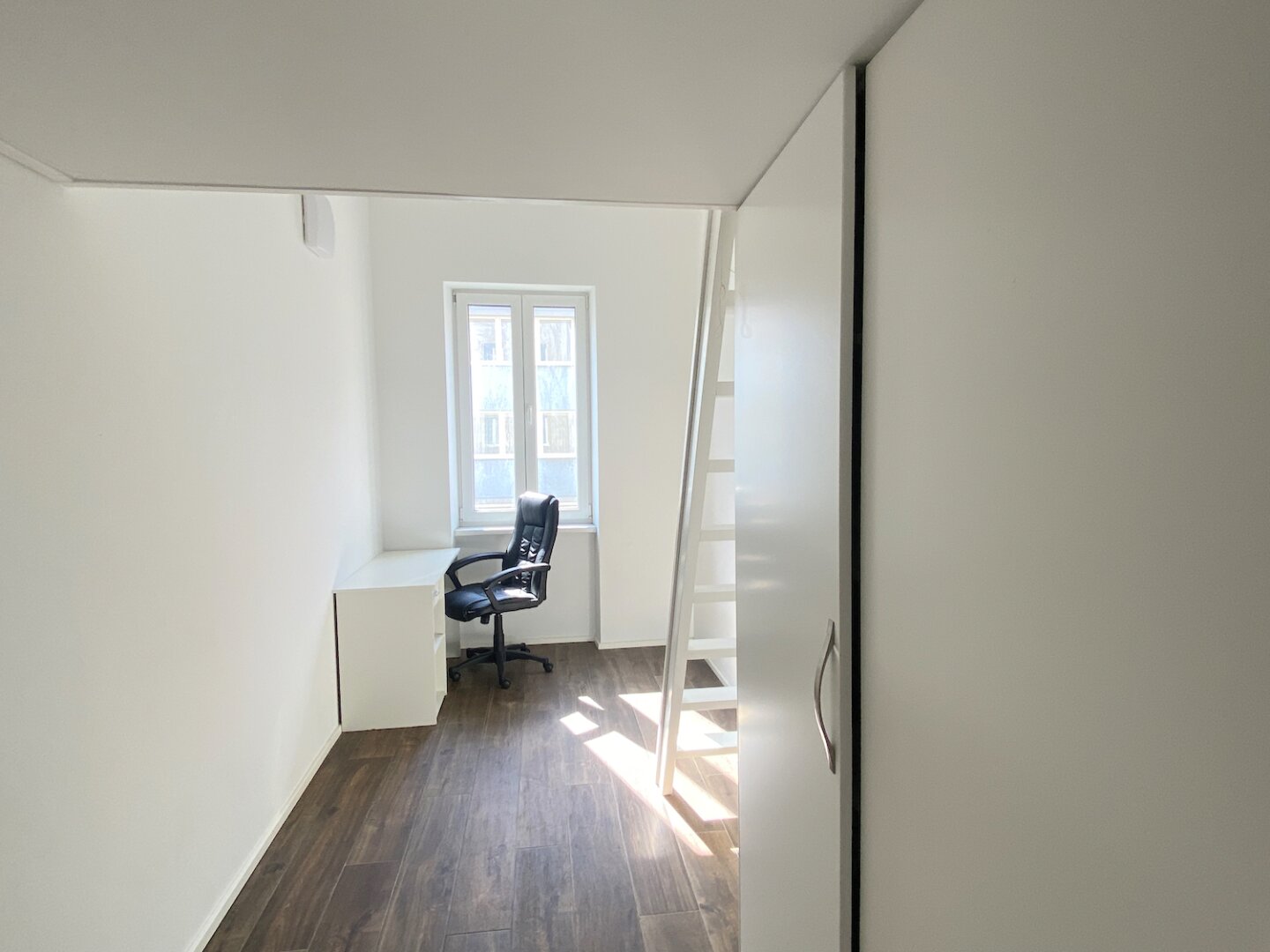 ATTRAKTIVE ANLAGE! 5 ZIMMER - STUDENTEN WG!