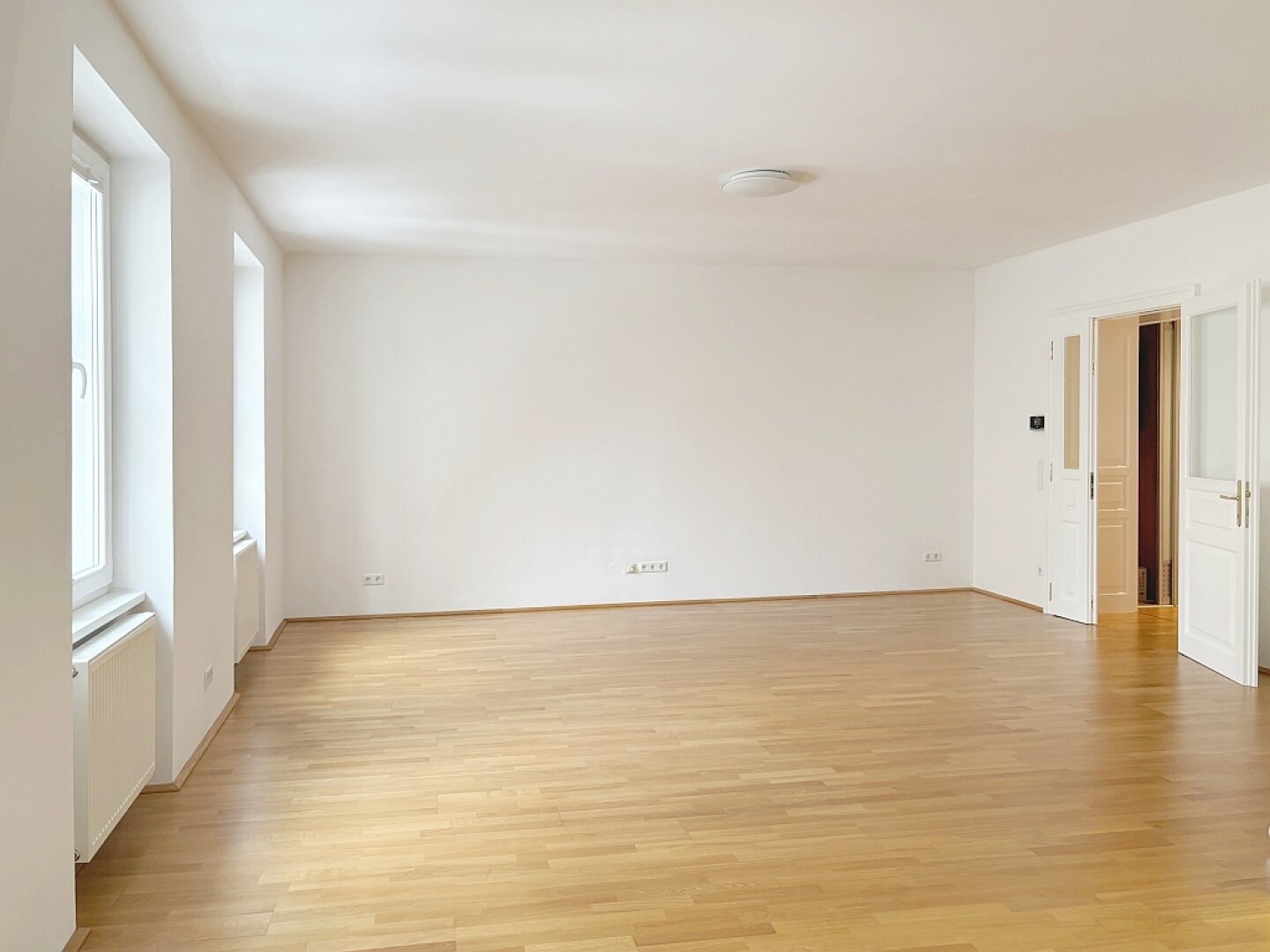 GROSSZÜGIGER ALTBAU BEIM SERVITENVIERTEL!