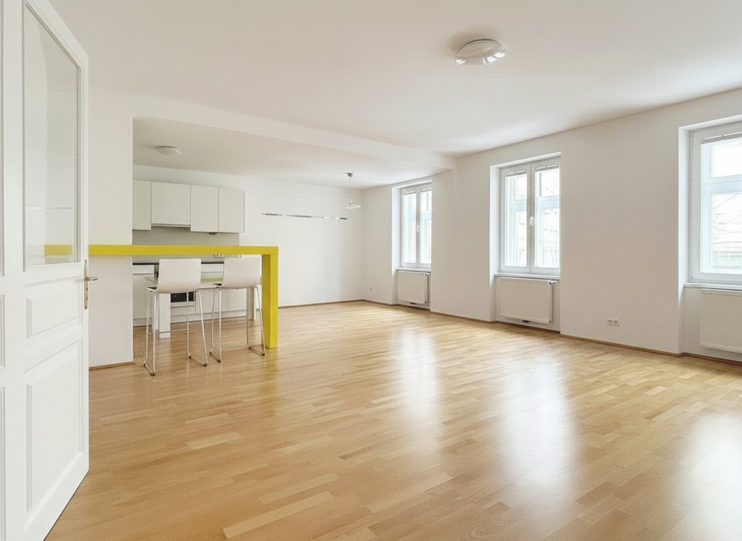 GROSSZÜGIGER ALTBAU BEIM SERVITENVIERTEL!