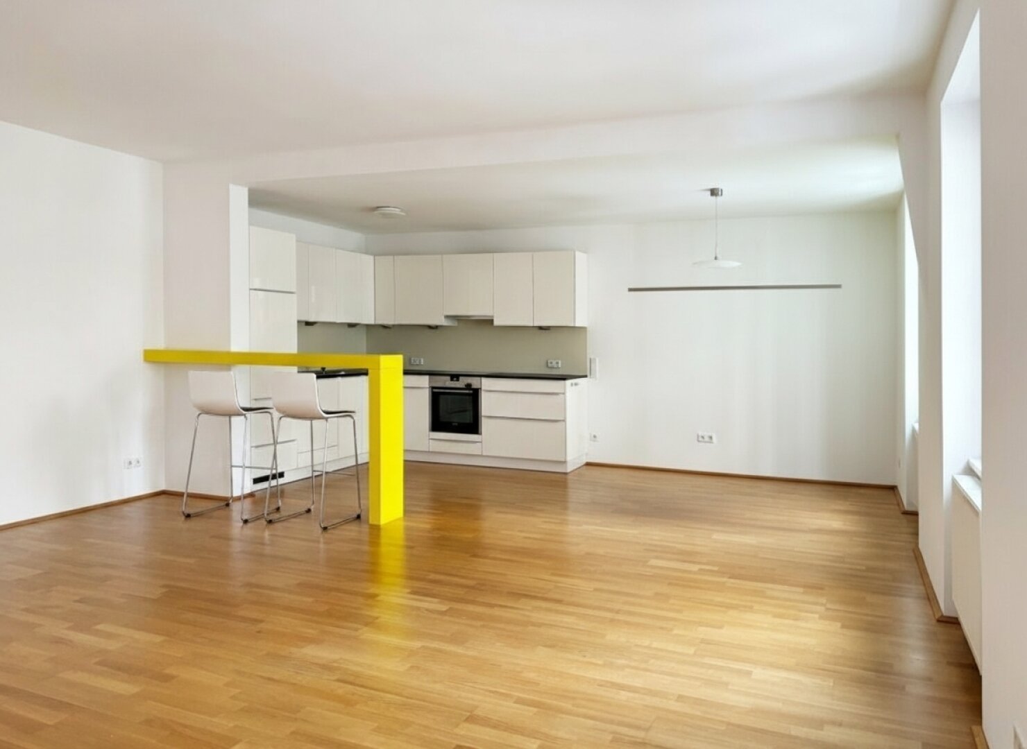 GROSSZÜGIGER ALTBAU BEIM SERVITENVIERTEL!