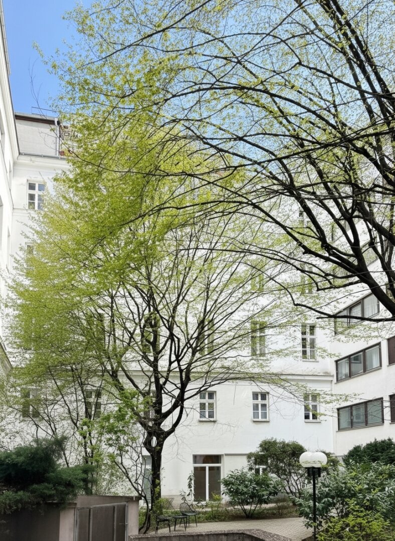GROSSZÜGIGER ALTBAU BEIM SERVITENVIERTEL!
