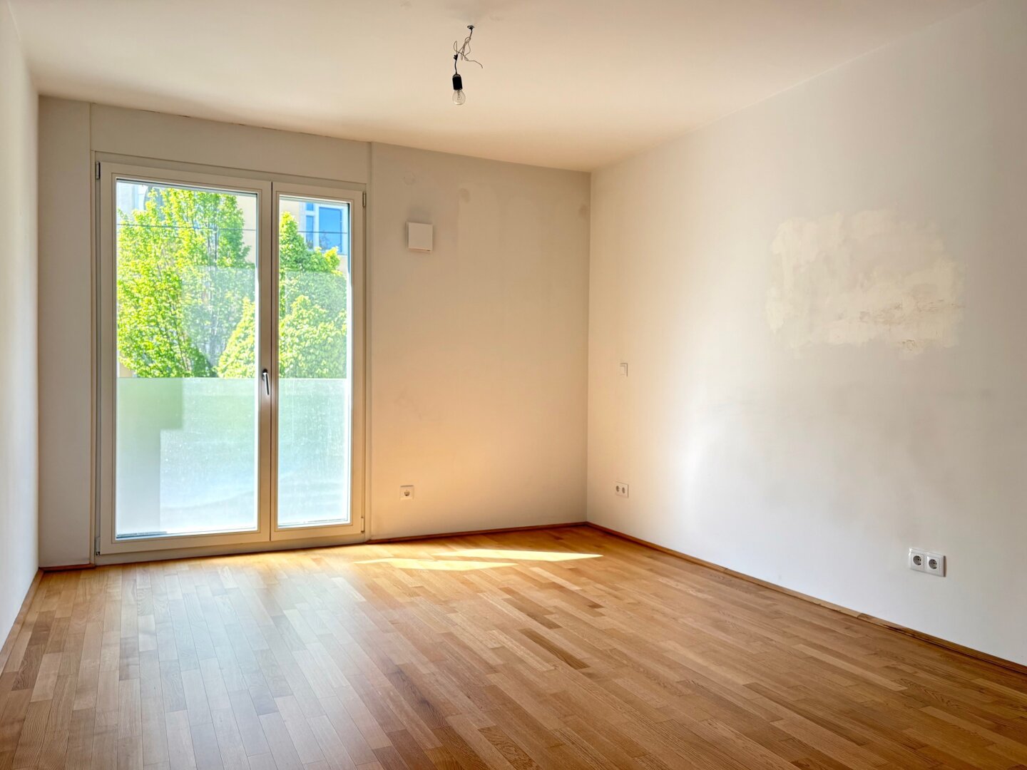 WUNDERSCHÖNE NEUBAUWOHNUNG MIT GROSSEM BALKON UND GARAGE